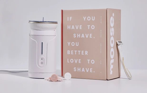 Moose hot shaving cream device, pods and razor